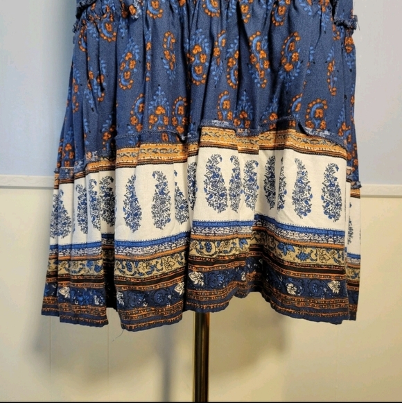 Maurices 0X Blue Orange Paisley Crisscross V Neck Ruffle Flowy Sleeveless Blouse - Picture 3 of 9